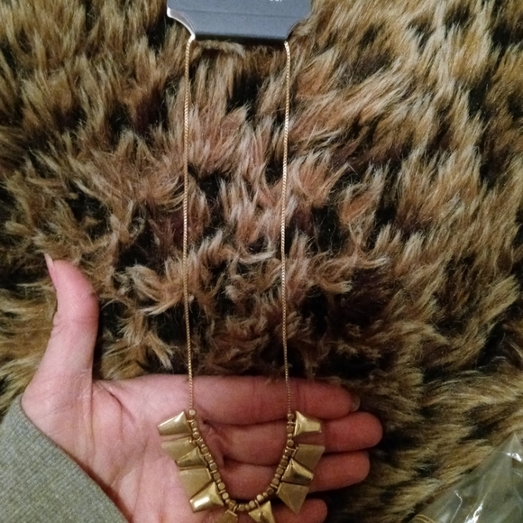 Universal Thread necklace - Picture 4 of 4